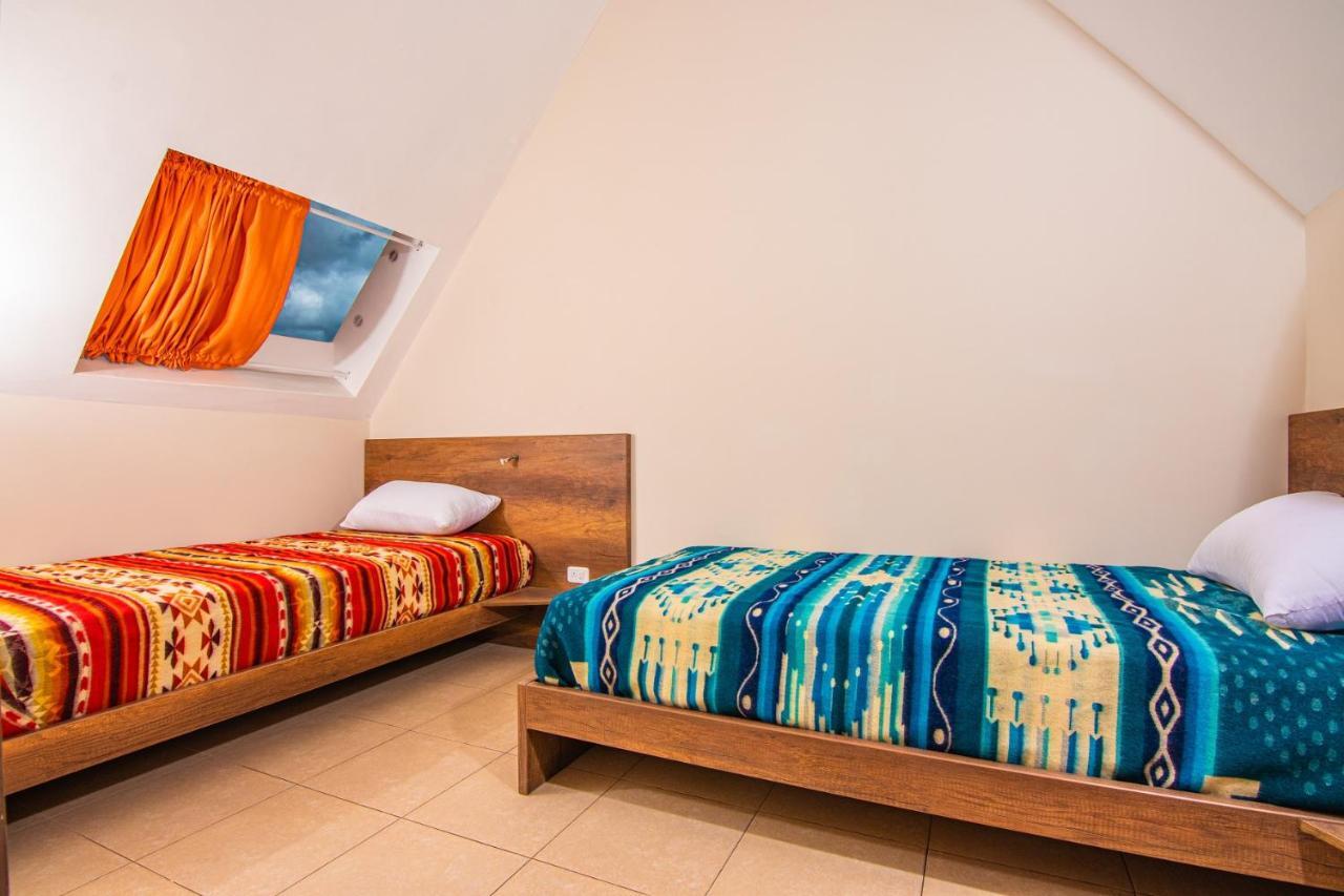The Traveler Hostel Otavalo Exterior photo